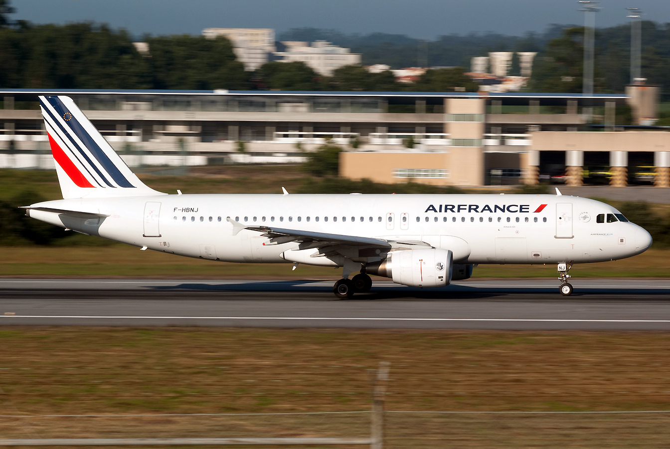 F-HBNJ · Airbus A320-214 · (OPO / LPPR)