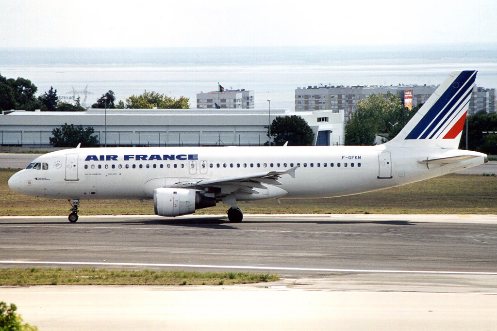 F-GFKM · Airbus A320-211 · (LIS / LPPT)