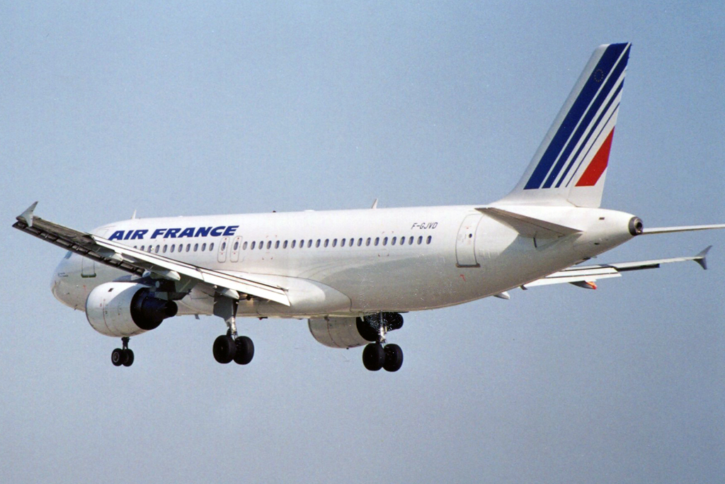 F-GJVD · Airbus A320-211 · (LIS / LPPT)