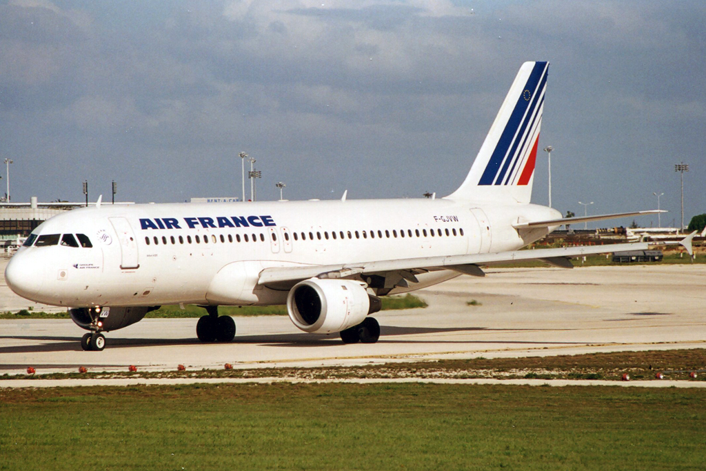 F-GJVW · Airbus A320-211 · LIS / LPPT)