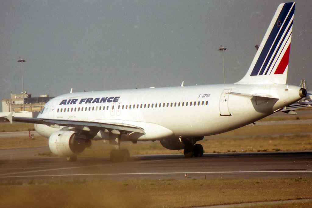 F-GFKK · Airbus A320-211 · (LIS / LPPT)