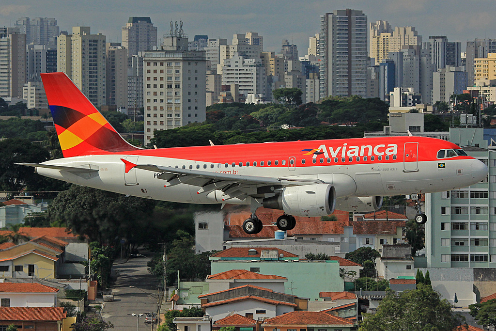 PR-AVB (4222) 2010 Airbus A319-115