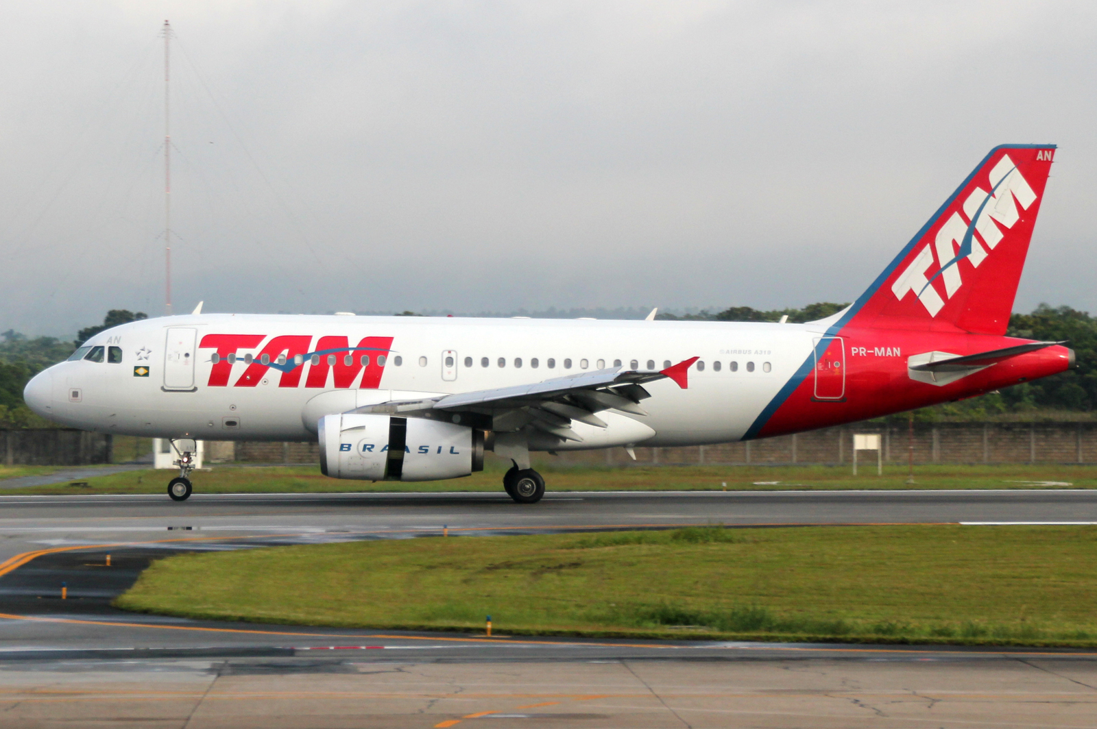 PR-MAN · Airbus A319-132 · (NVT / SBNF)