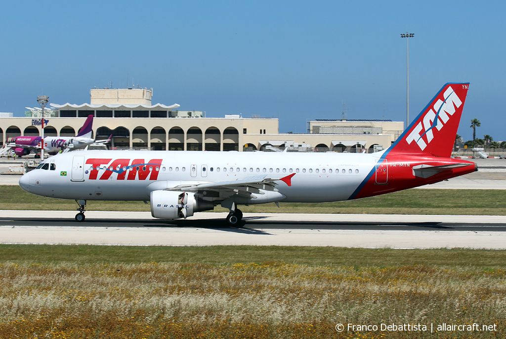 PR-MYN (4953) 2011 Airbus A320-214