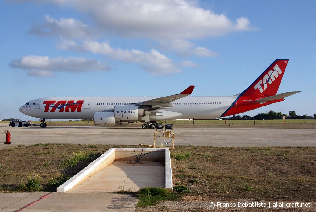 PT-MSN (445) 2003 Airbus A340-541