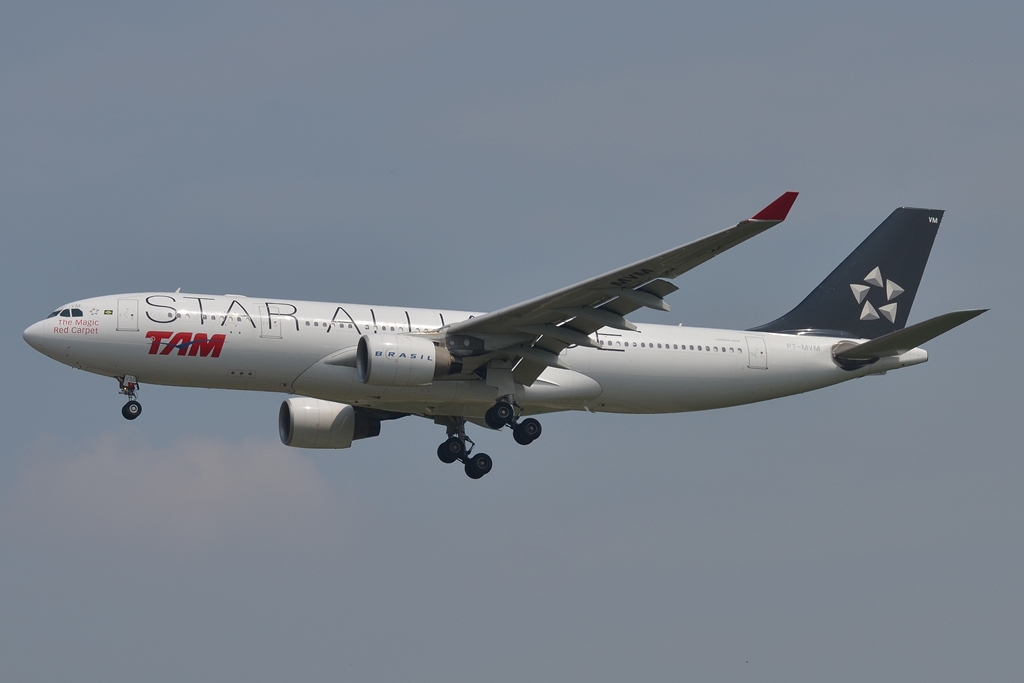 PT-MVM (869) 2007 Airbus A330-223