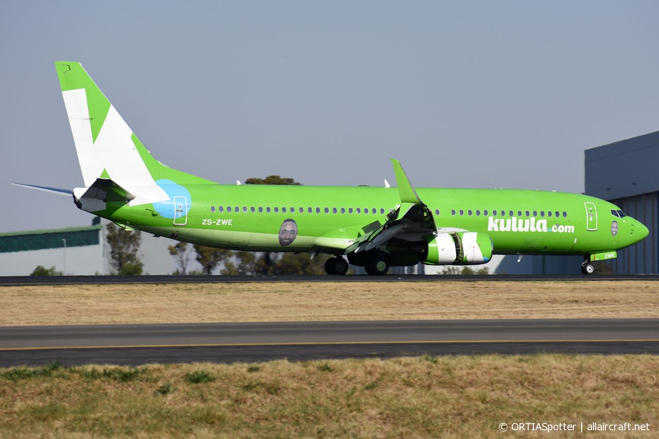 ZS-ZWE (40854) 2015 Boeing 737-8LD