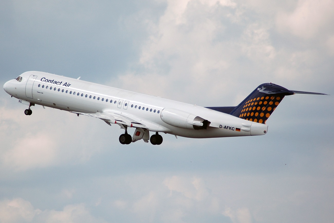 D-AFKC · Fokker 100 · (LIS / LPPT)