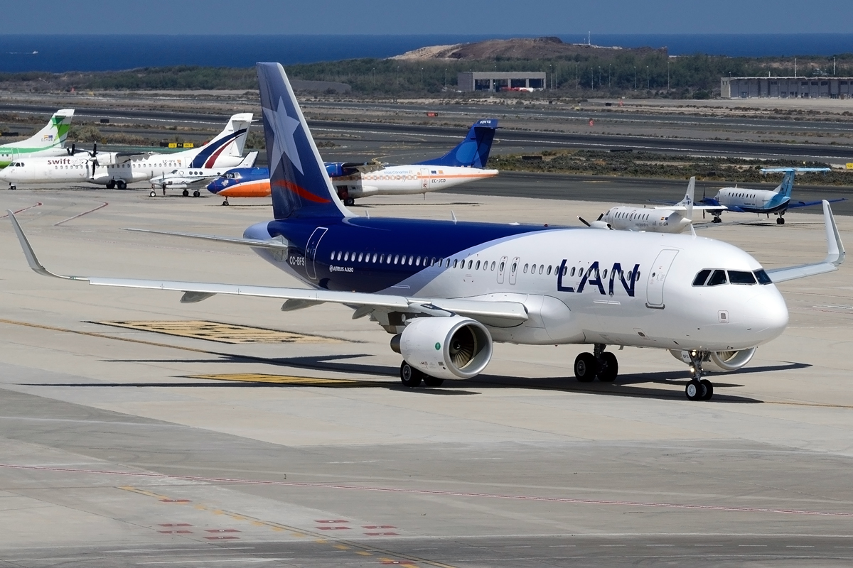 CC-BFS (5818) 2013 Airbus A320-214WL