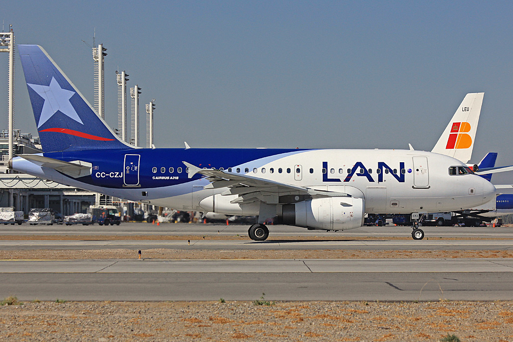CC-CZJ, (cn 3585), Airbus A318-121