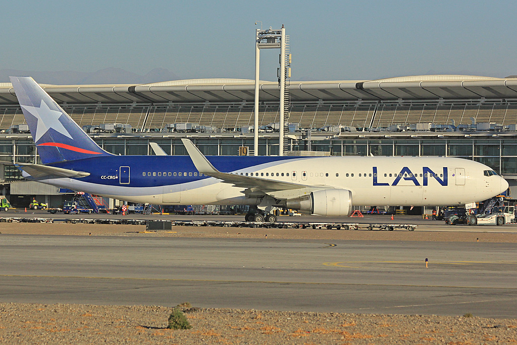 CC-CRG, (cn 25865), Boeing 767-375/ER