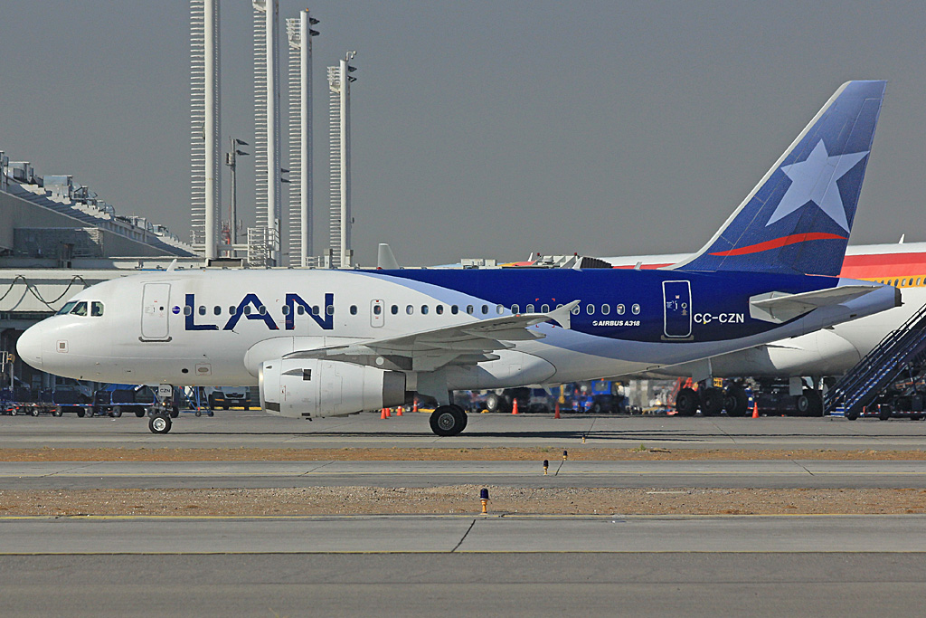 CC-CZN · Airbus A318-121 · (SCL / SCEL)