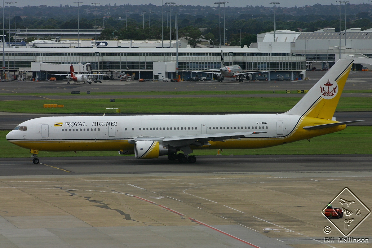 V8-RBJ · Boeing 767-33A/ER · (SYD / YSSY)
