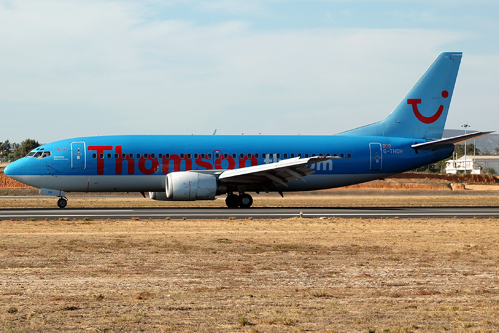 G-THOH · Boeing 737-31S · (FAO / LPFR)