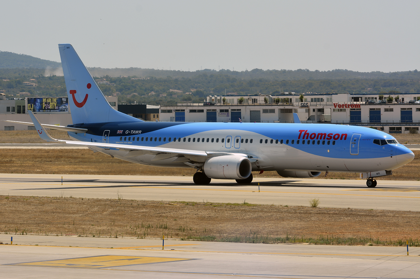 G-TAWR (37256) 2013 Boeing 737-8K5(WL)