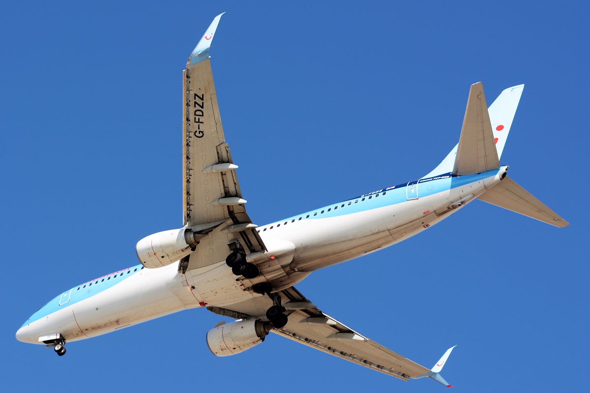 G-FDZZ (cn 37262) Boeing 737-8K5