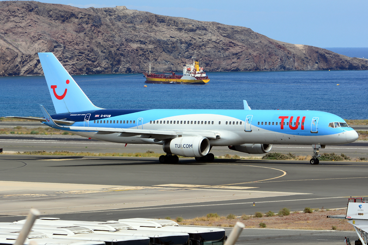 G-BYAW · Boeing 757-204(WL) · (LPA / GCLP)