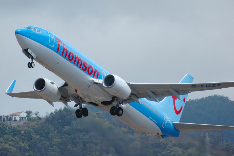 G-FDZZ (cn 37262) Boeing 737-8K5