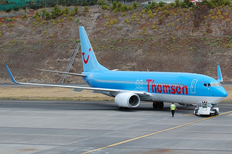 G-FDZZ (cn 37262) Boeing 737-8K5