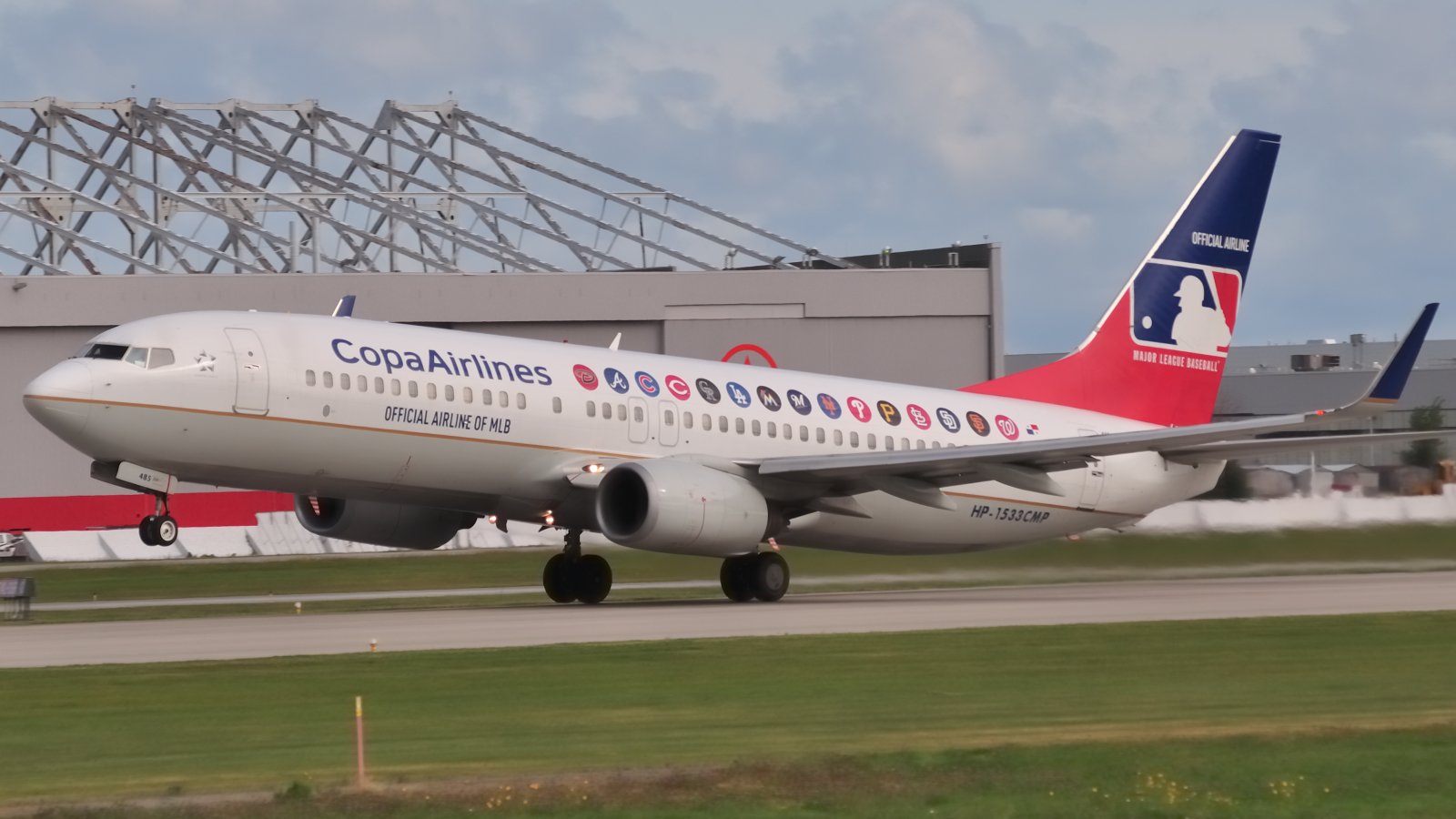 HP-1533CMP · Boeing 737-8V3(WL) · (YUL / CYUL)
