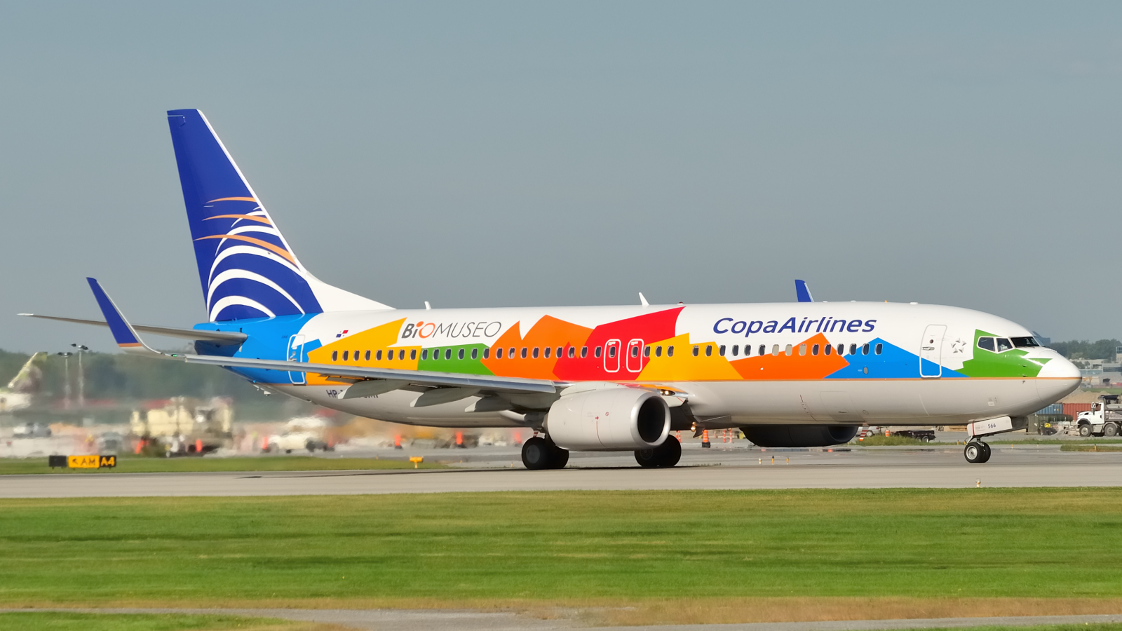 HP-1825CMP · Boeing 737-8V3(WL) · (YUL / CYUL)