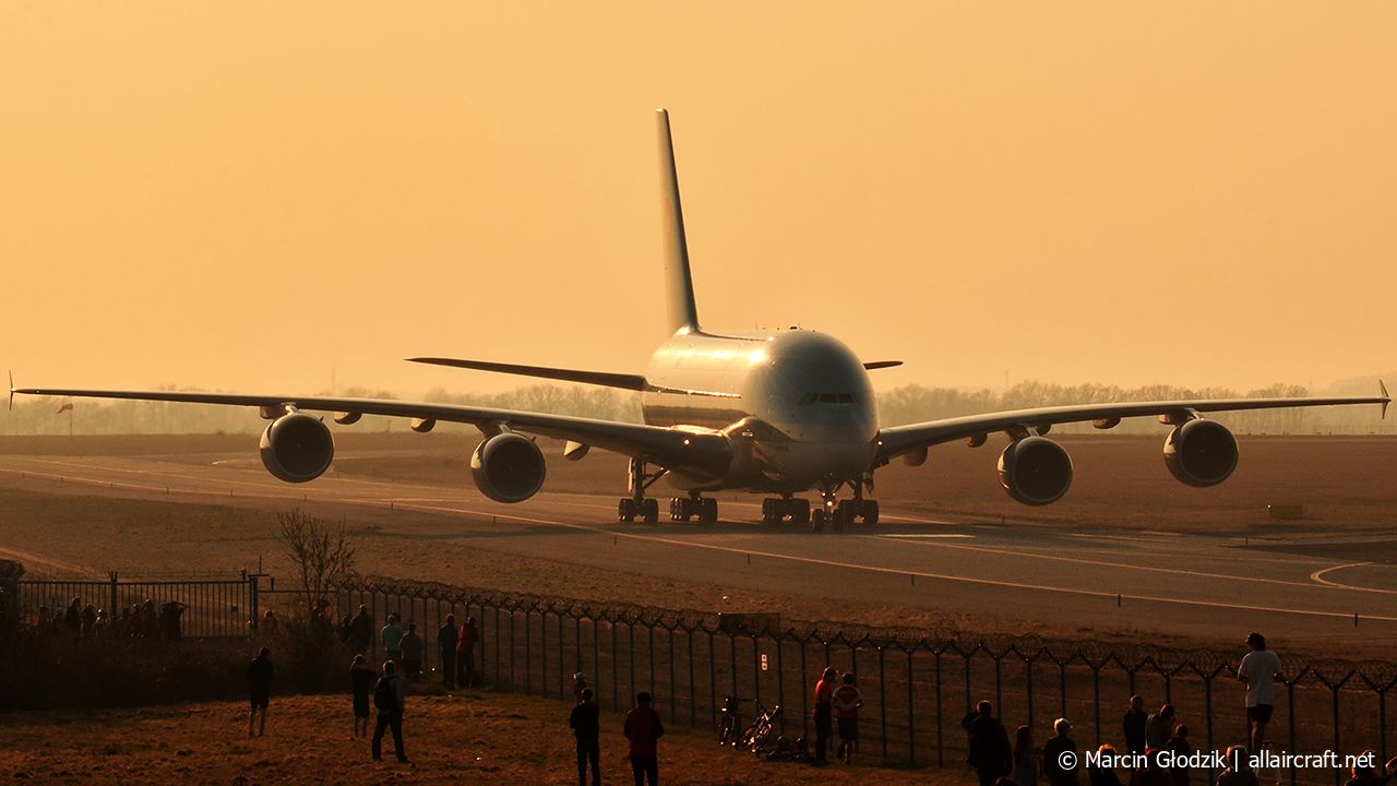 HL7614 (068) 2011 Airbus A380-861