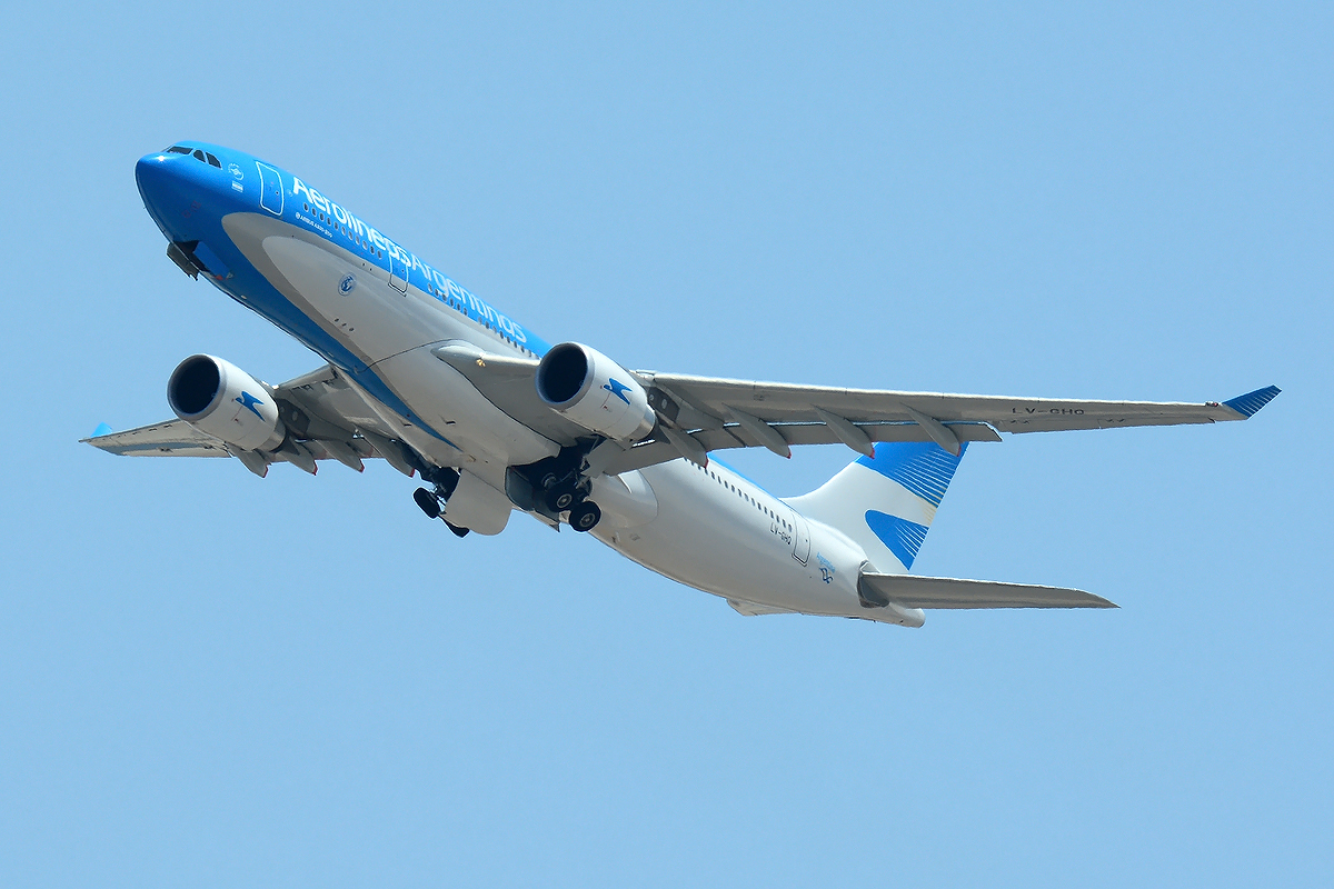 LV-GHQ (1737) 2016 Airbus A330-202