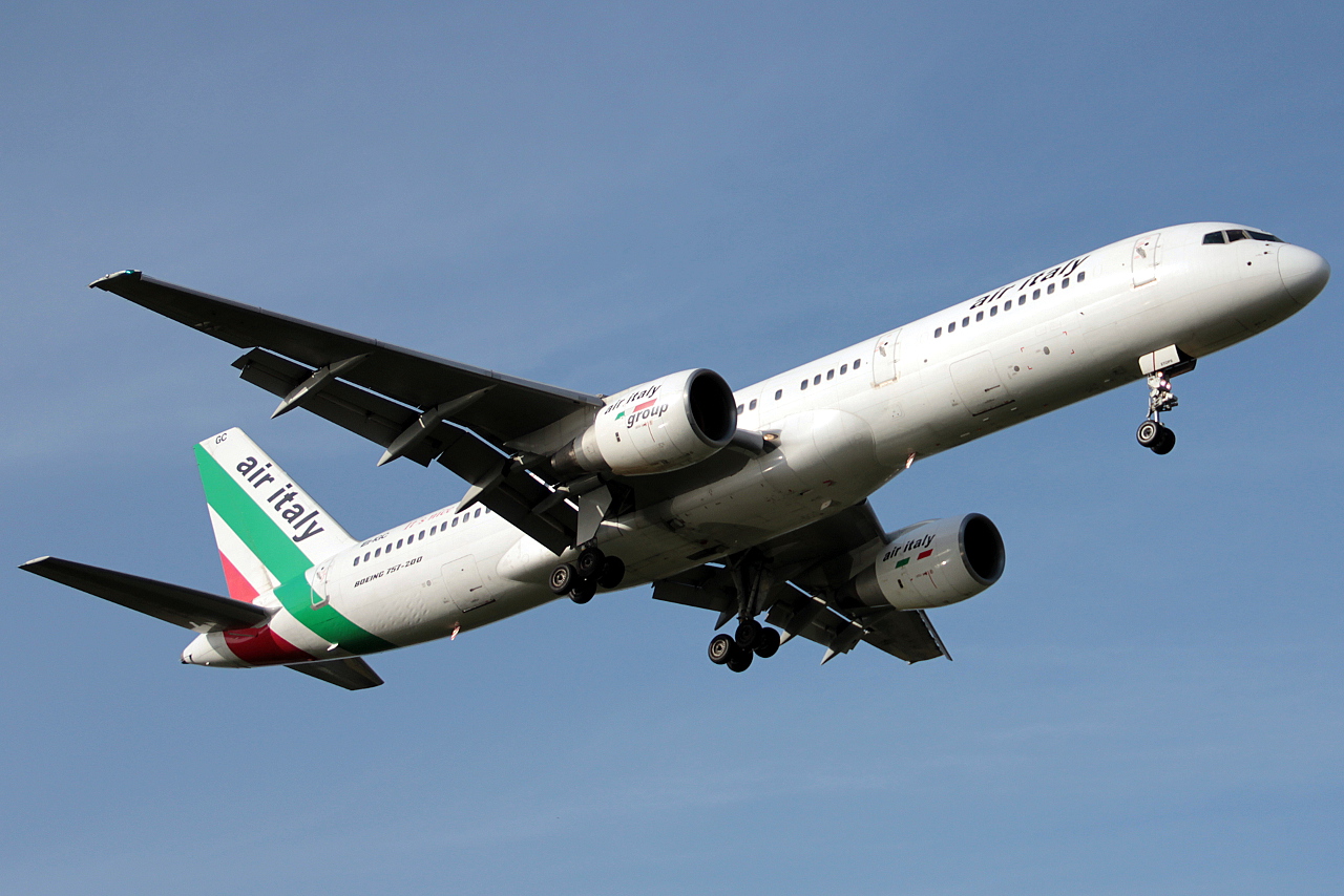 EI-IGC (cn 24747) Boeing 757-230