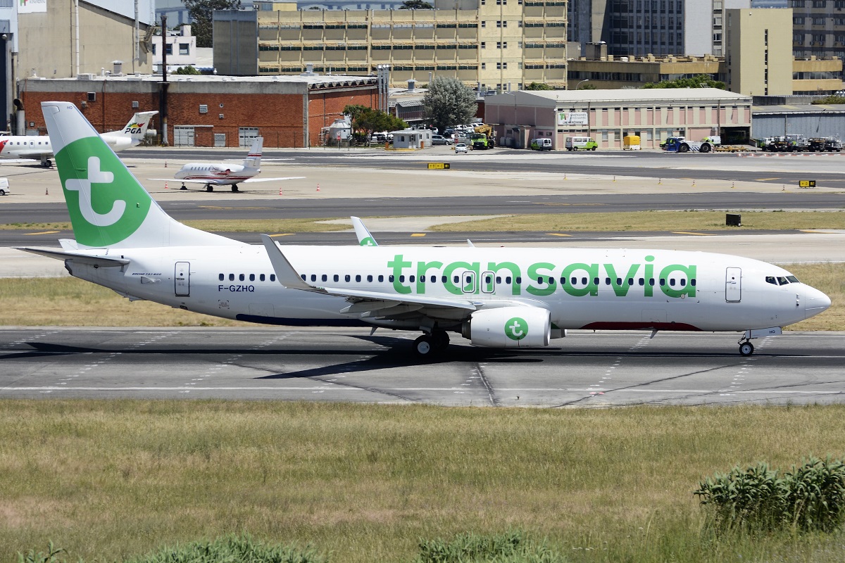 F-GZHQ · Boeing 737-8K2 · (LIS / LPPT)