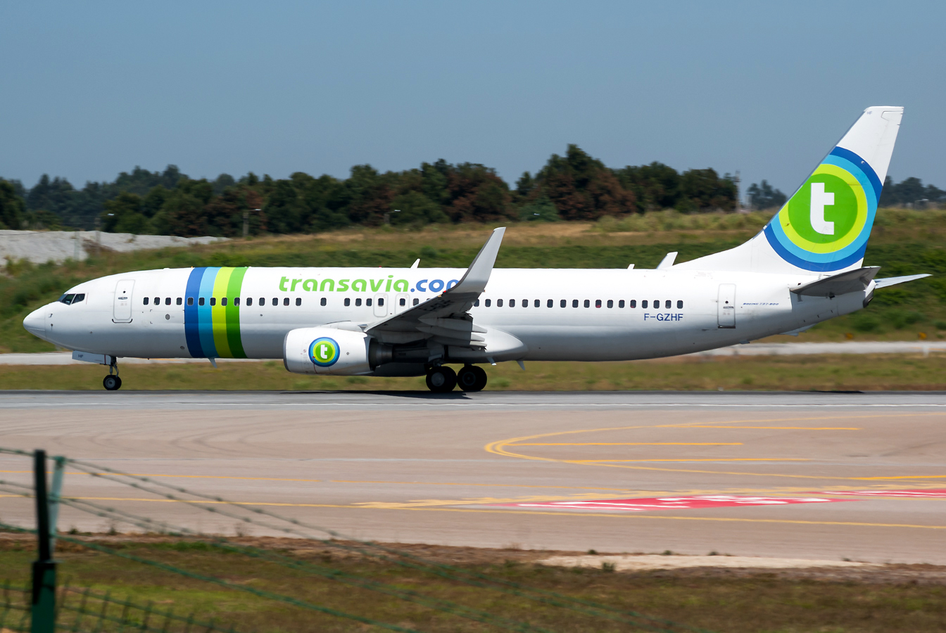 F-GZHF · Boeing 737-8K2 · (OPO / LPPR)