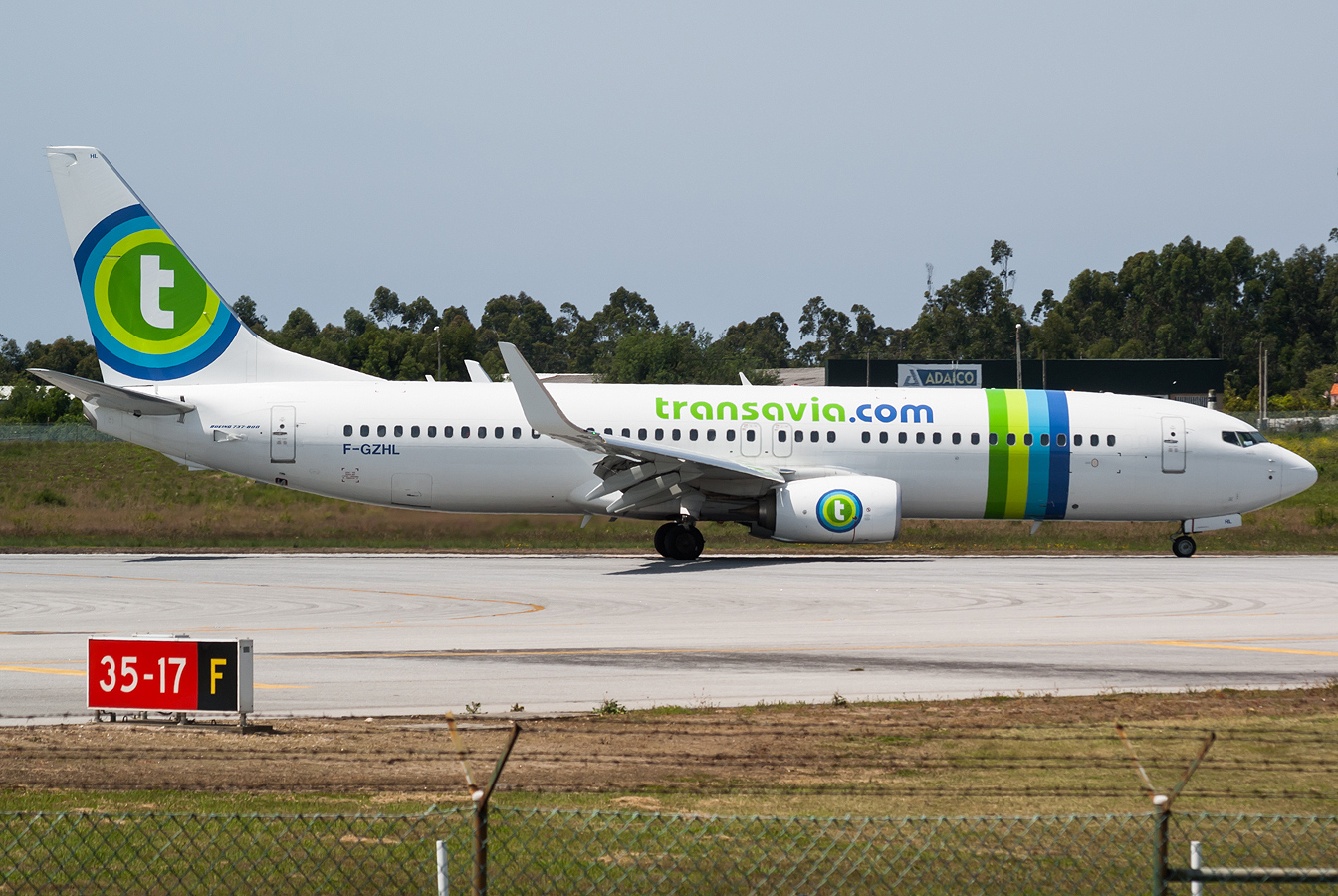 F-GZHL · Boeing 737-8K2(WL) · (OPO / LPPR)