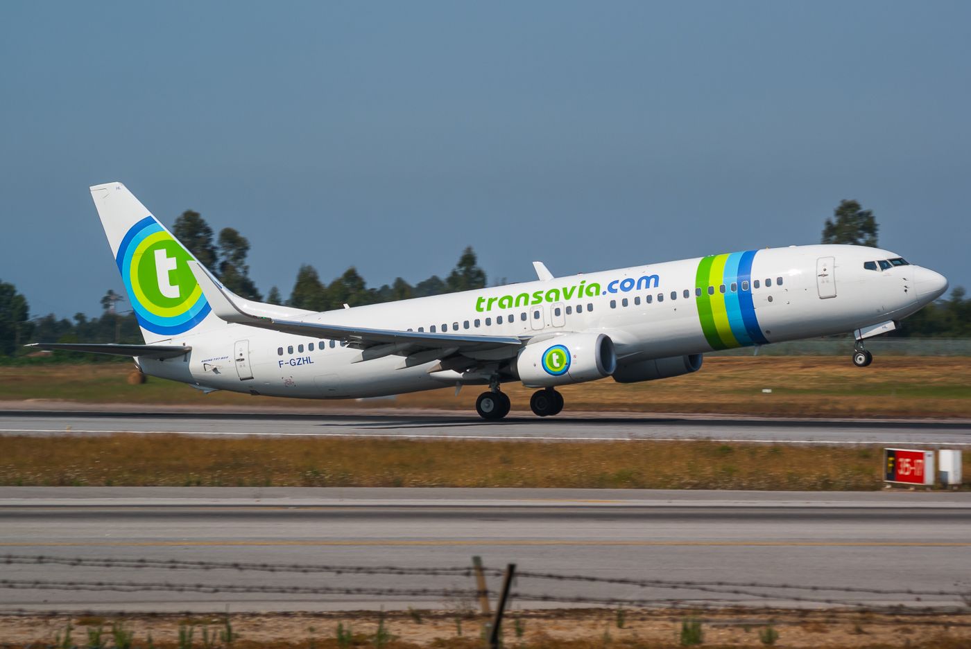 F-GZHL · Boeing 737-8K2(WL) · (OPO / LPPR)