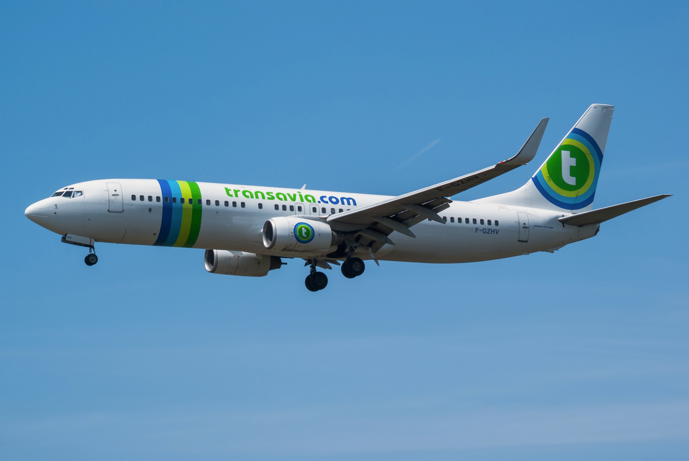 F-GZHV · Boeing 737-85H(WL) · (OPO / LPPR)