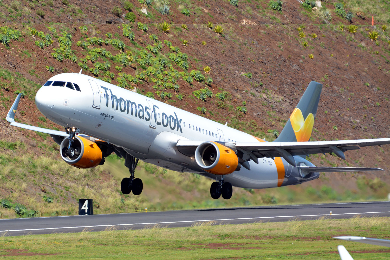 OY-TCG (6389) 2014 Airbus A321-211(WL)