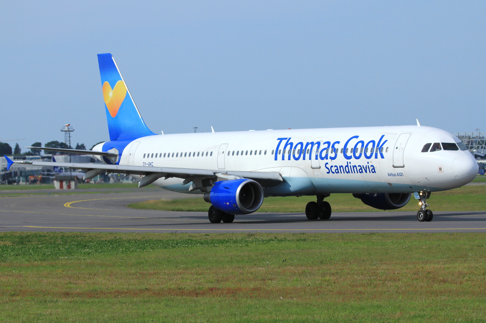 OY-VKC (1932) 2003 Airbus A321-211