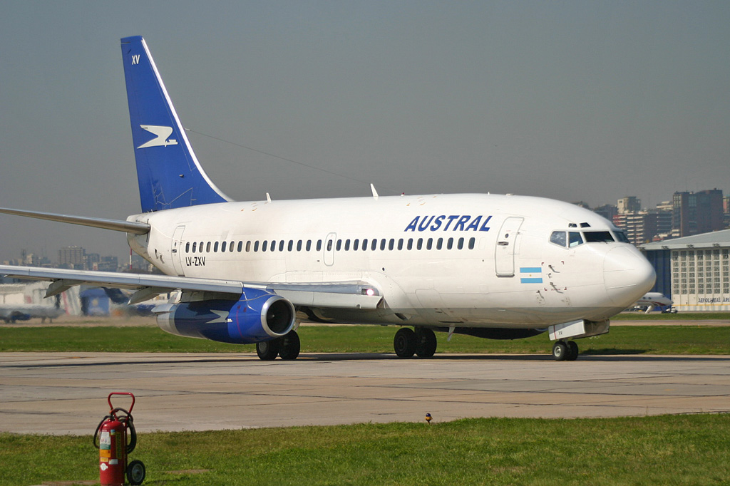 LV-ZXV (cn 23793) Boeing 737-228Adv
