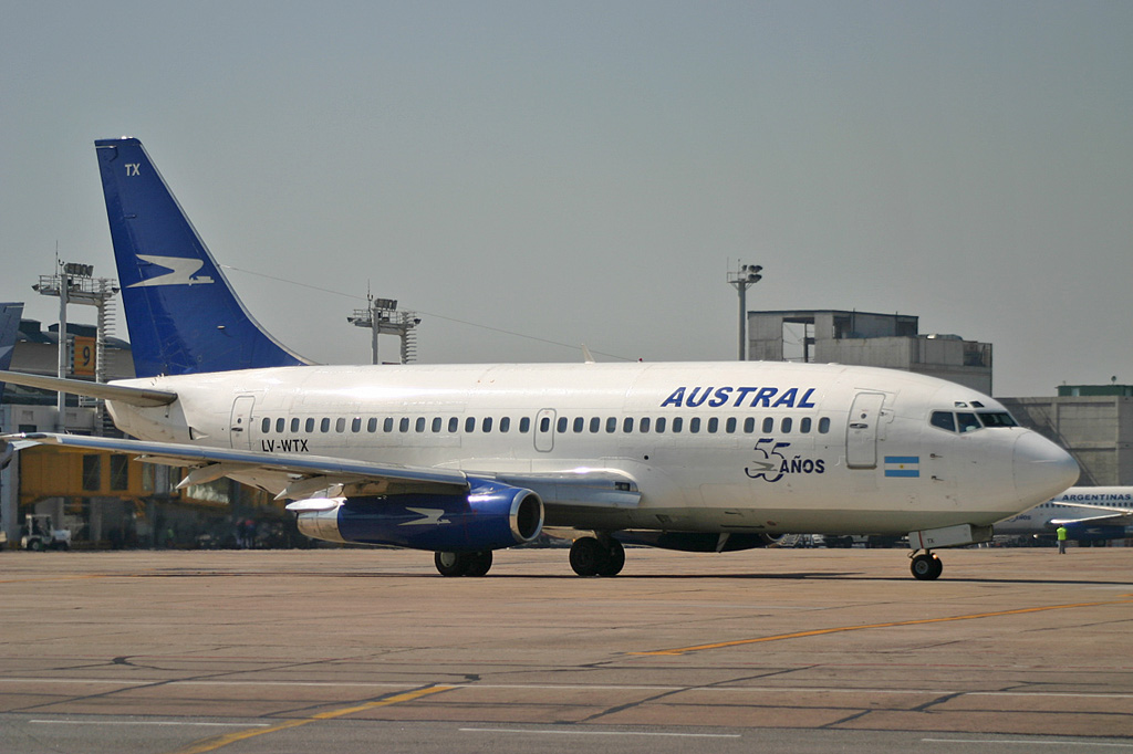 LV-WTX (cn 20561) Boeing 737-281Adv