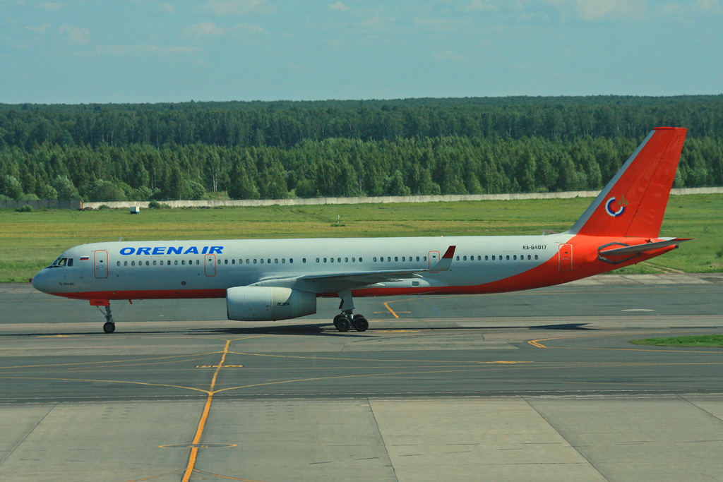RA-64017 (1450743164017) 1996 Tupolev Tu-204-100