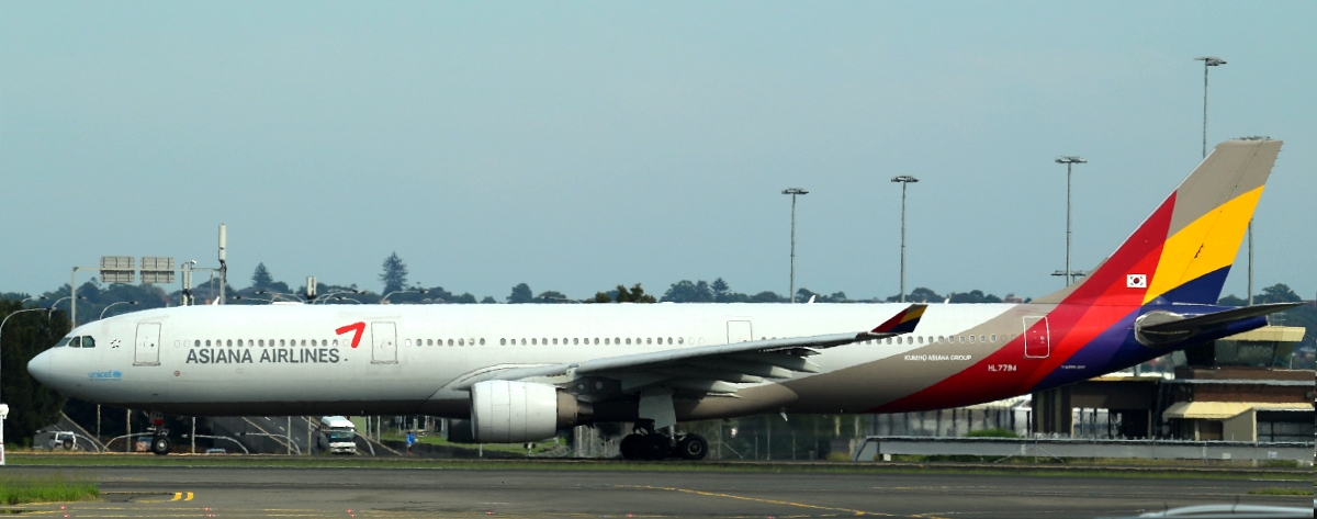 HL7794 · Airbus A330-323 · (SYD / YSSY)