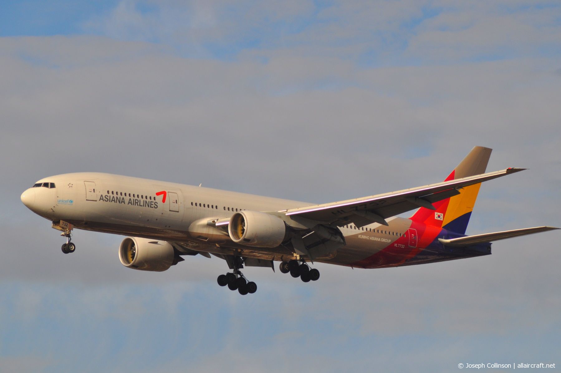 HL7732 (cn 29174) Boeing 777-28EER