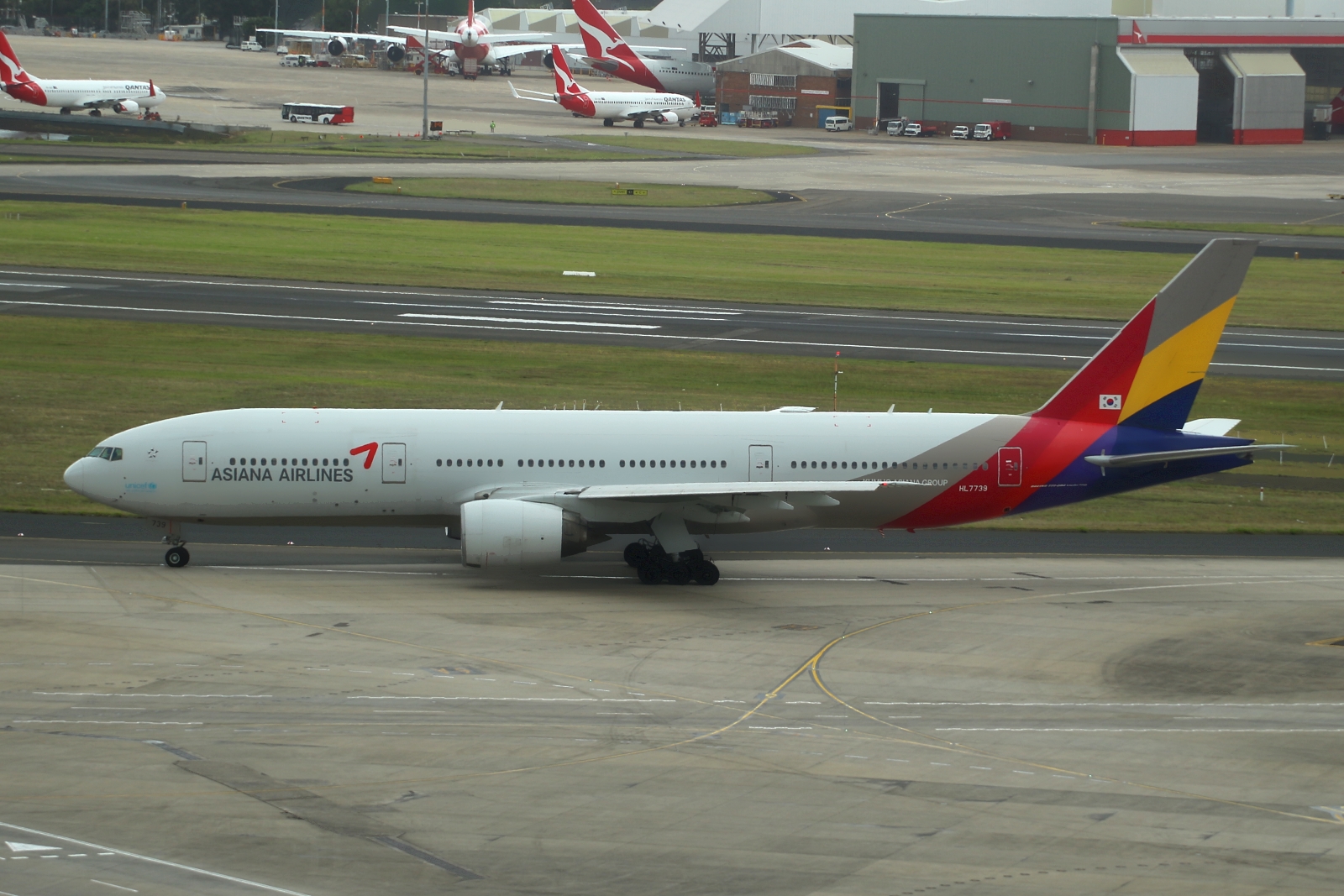 HL7739 · Boeing 777-28E/ER · (SYD / YSSY)