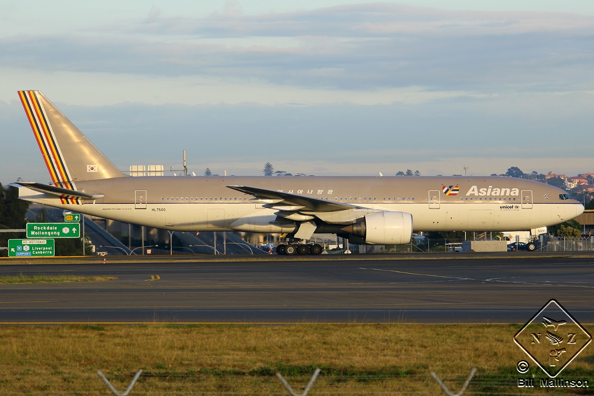 HL7500 · Boeing 777-28E/ER · (SYD / YSSY)
