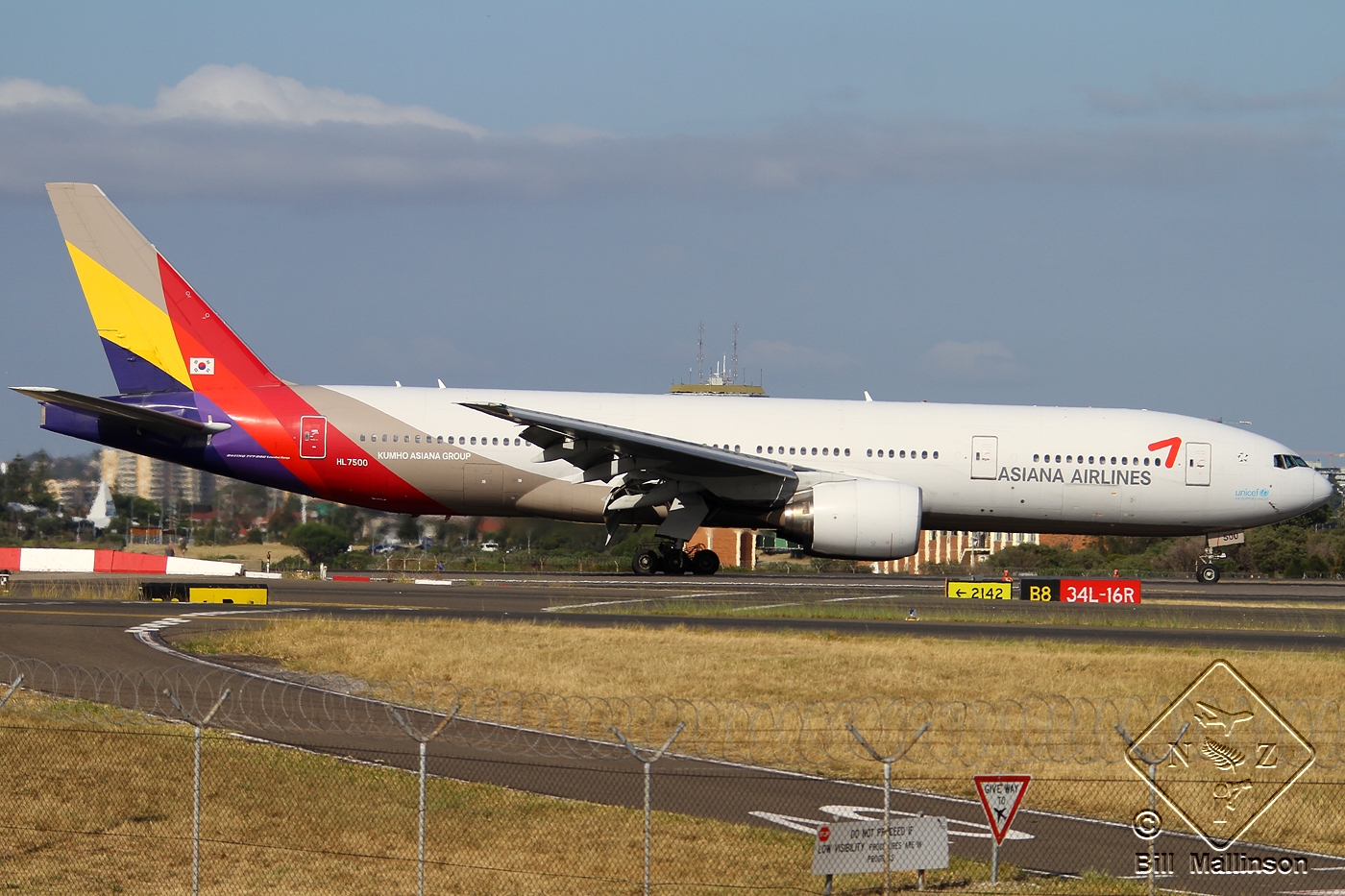 HL7500 · Boeing 777-28E/ER · (SYD / YSSY)
