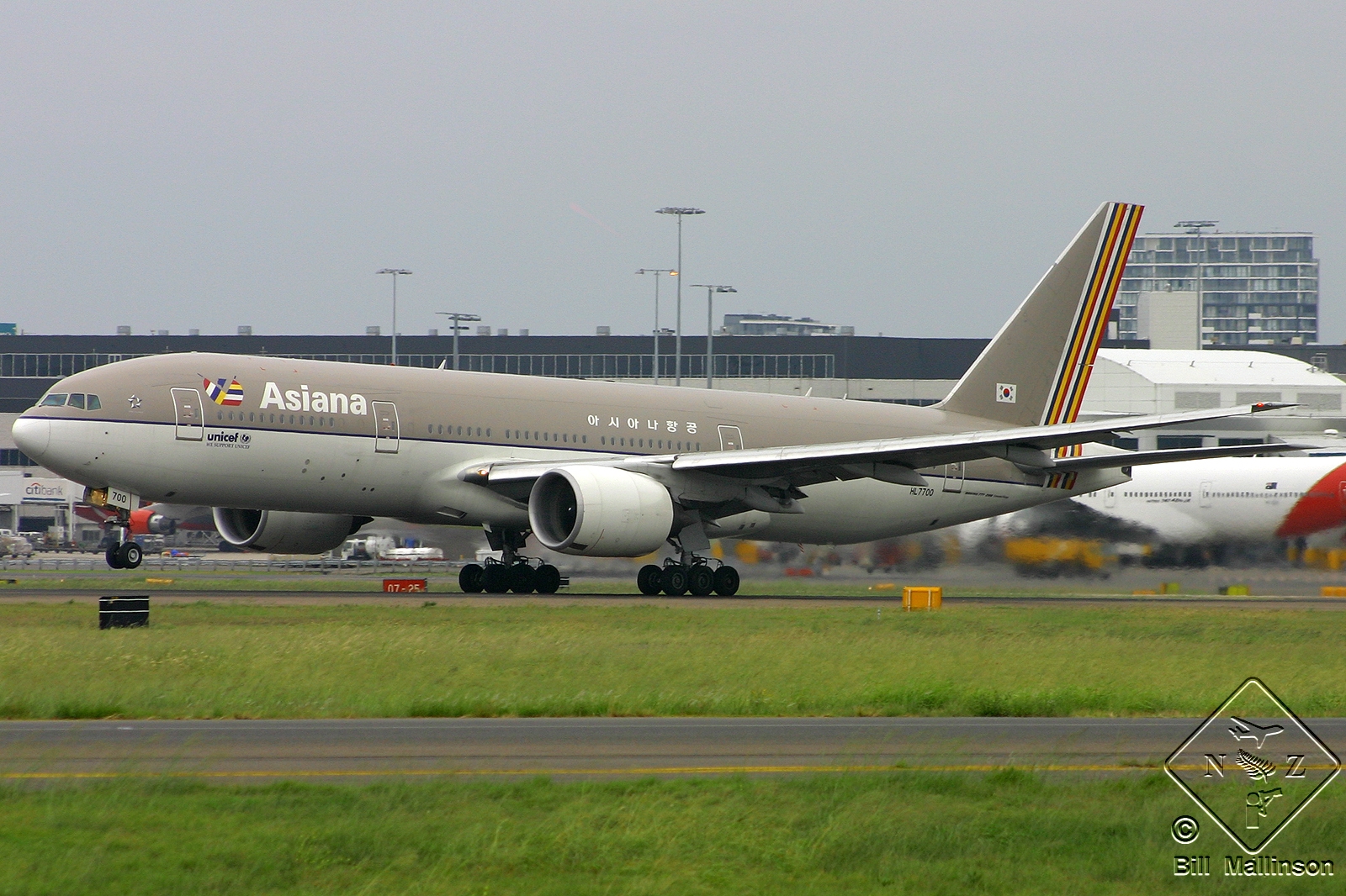 HL7700 (cn 30859) Boeing 777-28EER