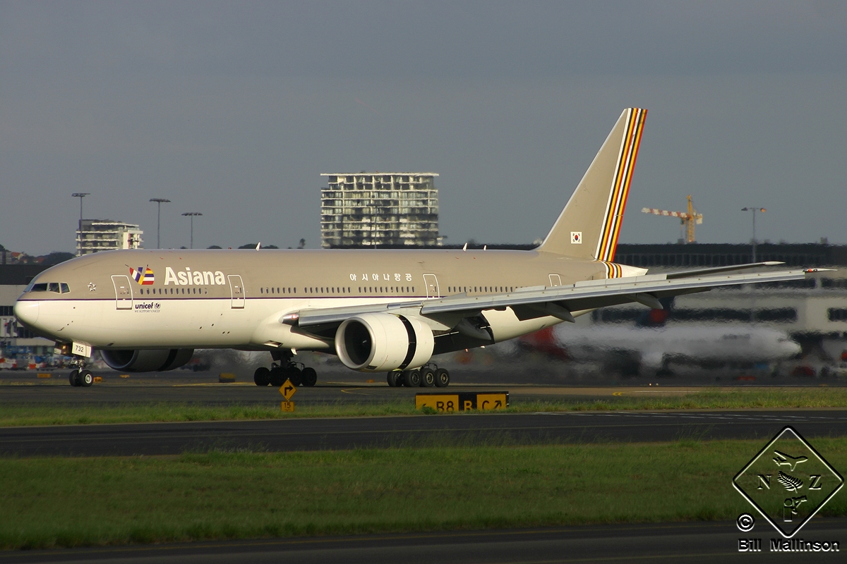 HL7732 (cn 29174) Boeing 777-28EER
