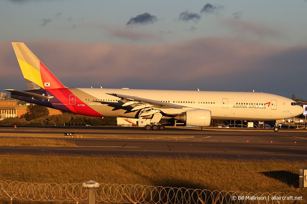 HL7756 (cn 30860) Boeing 777-28EER