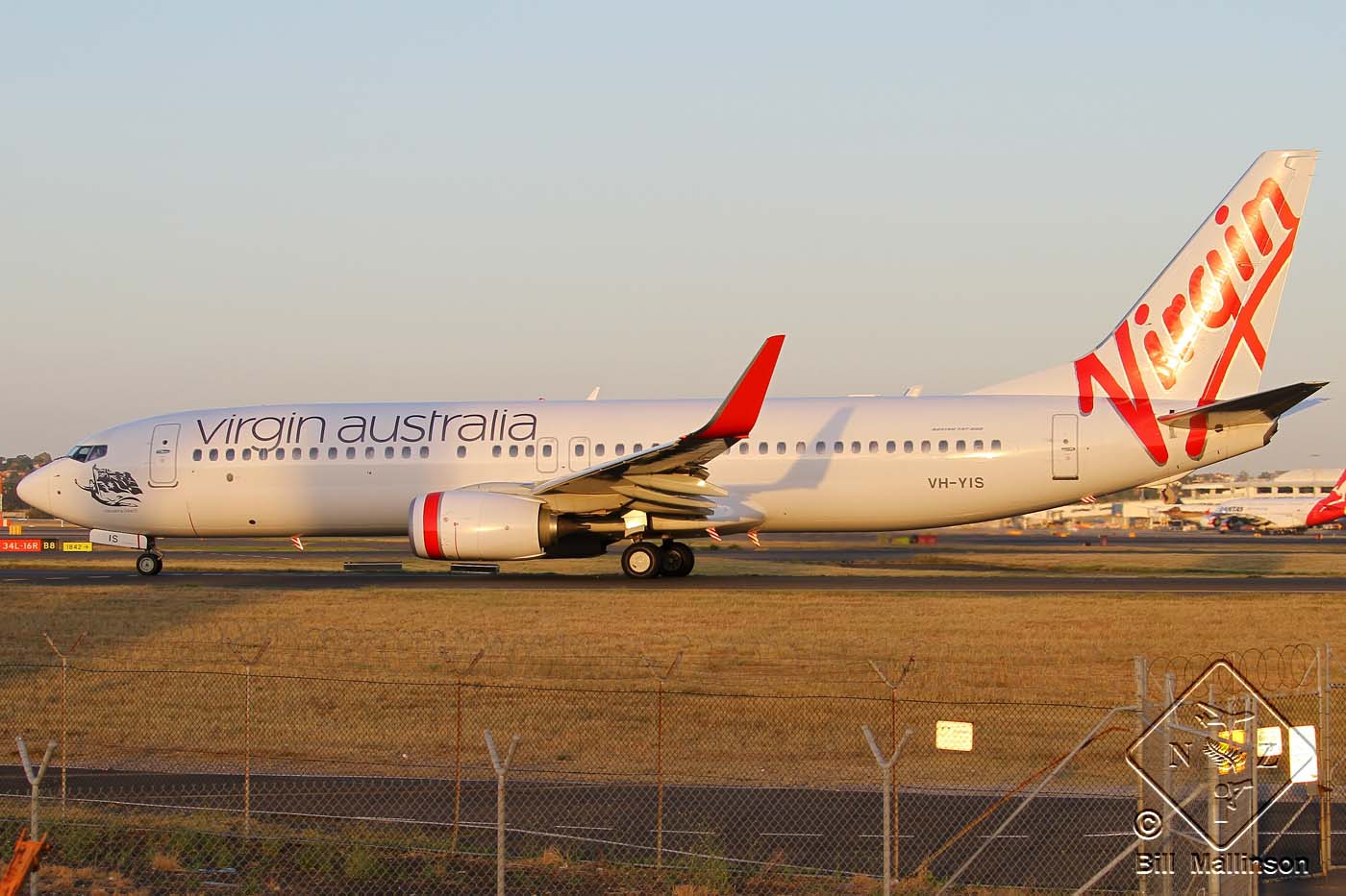 VH-YIS · Boeing 737-8FE(WL) · (SYD / YSSY)