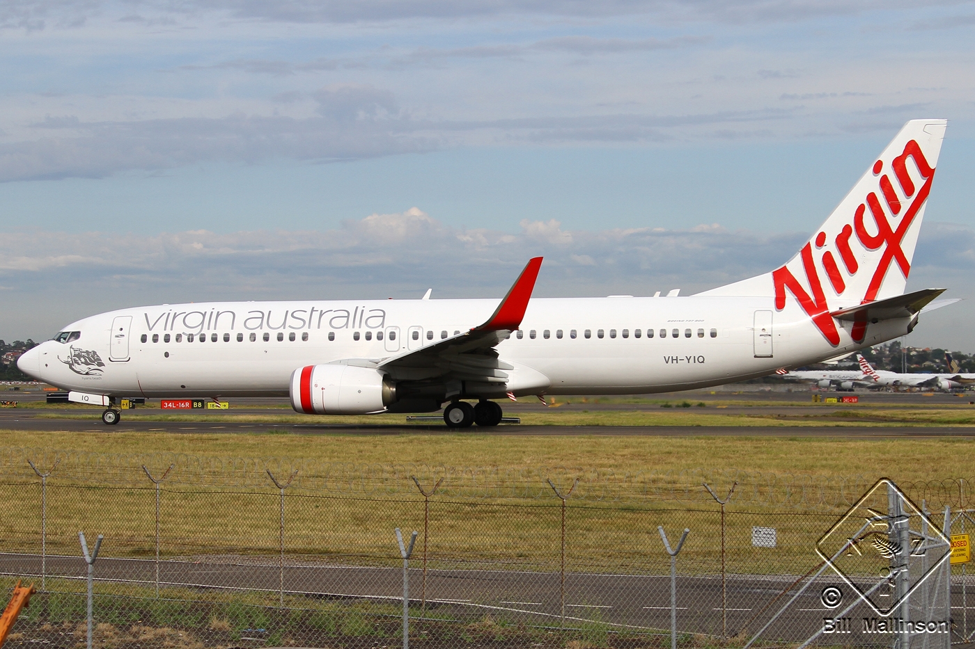 VH-YIQ · Boeing 737-8FE(WL) · (SYD / YSSY)
