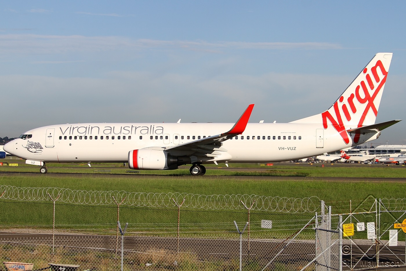 VH-VUZ · Boeing 737-8FE(WL) · (SYD / YSSY)