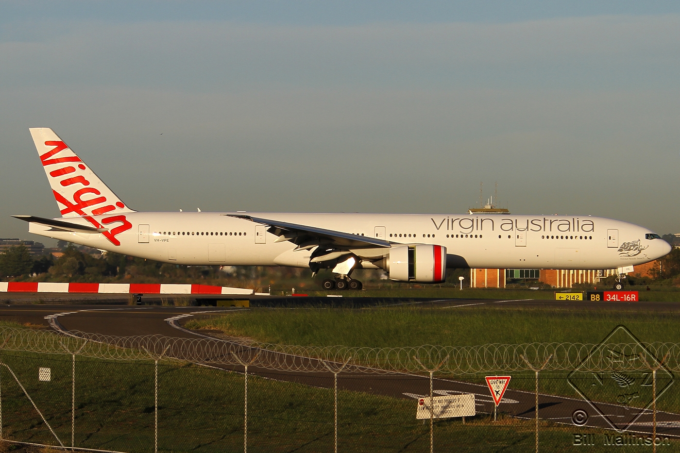 VH-VPE · Boeing 777-3ZG/ER · (SYD / YSSY)